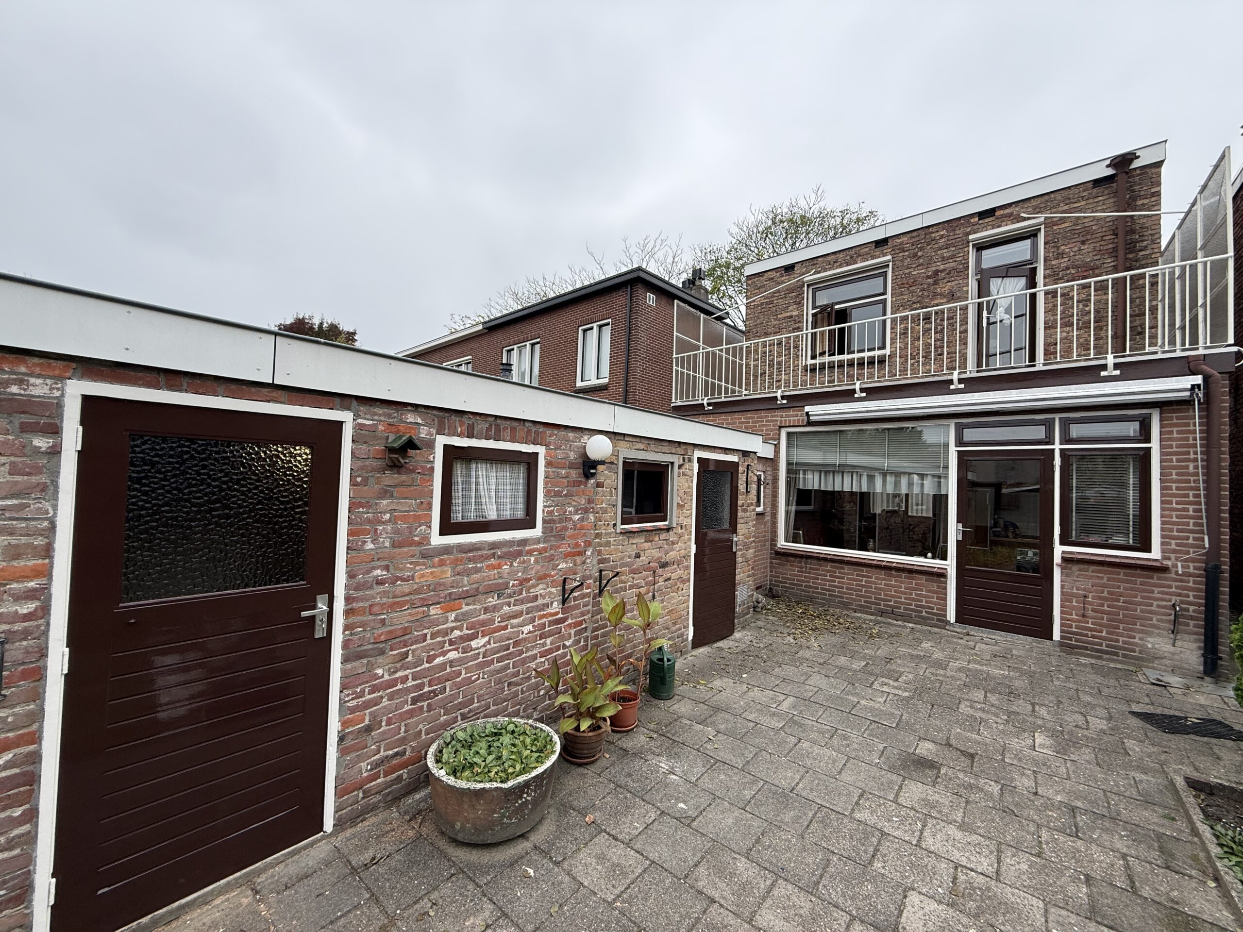 Grondige schilderklus met herstelwerk aan de valkennierslaan