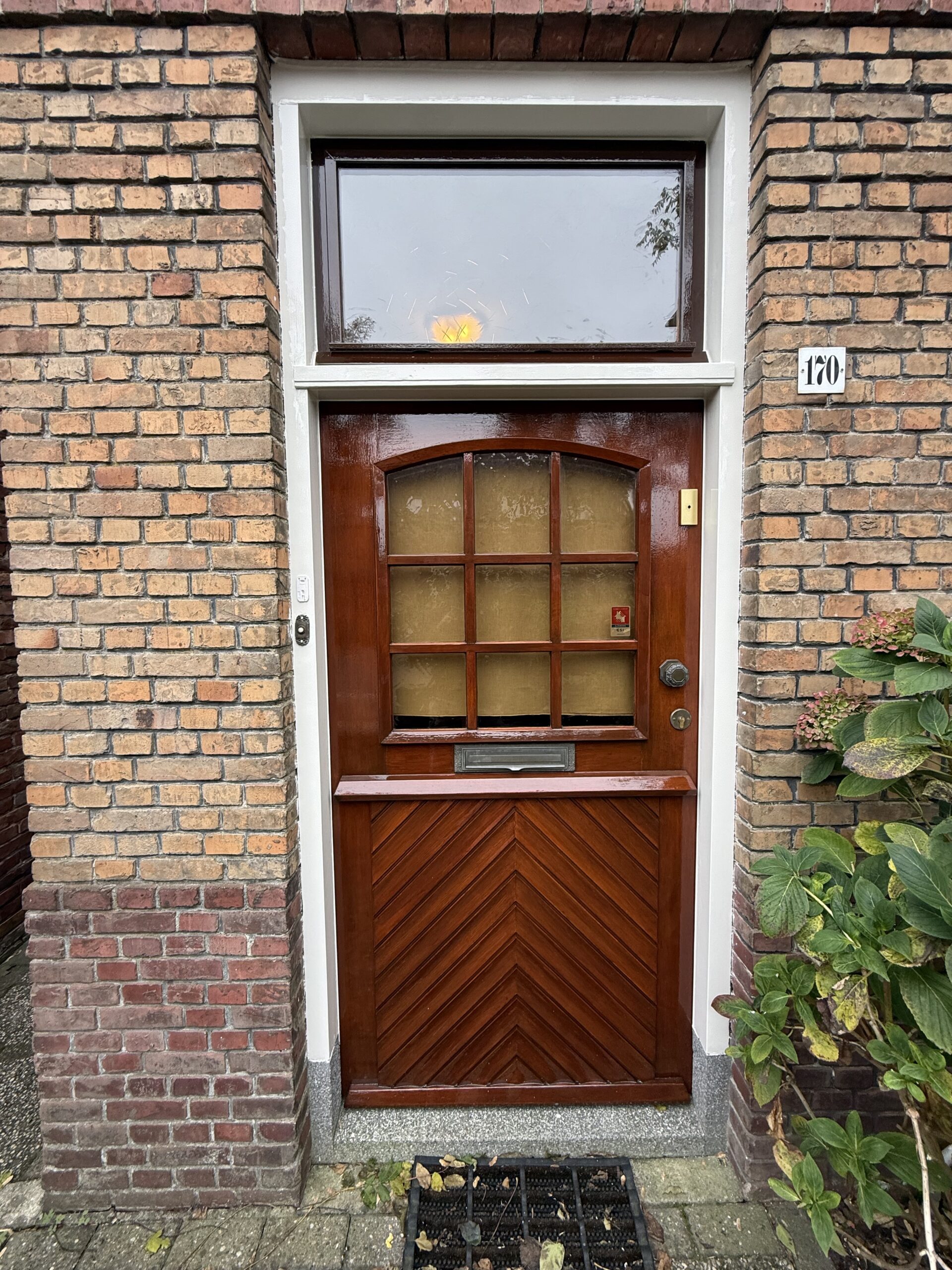 Grondige schilderklus met herstelwerk aan de valkennierslaan