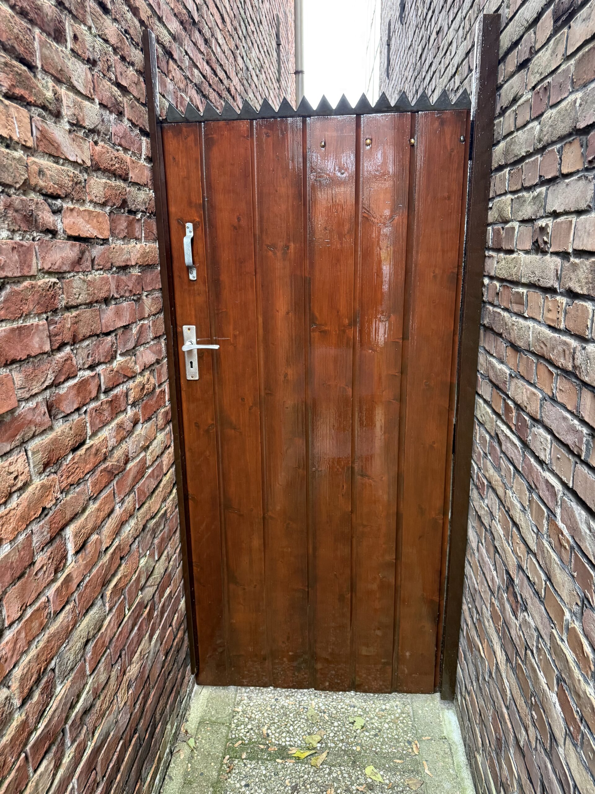 Grondige schilderklus met herstelwerk aan de valkennierslaan