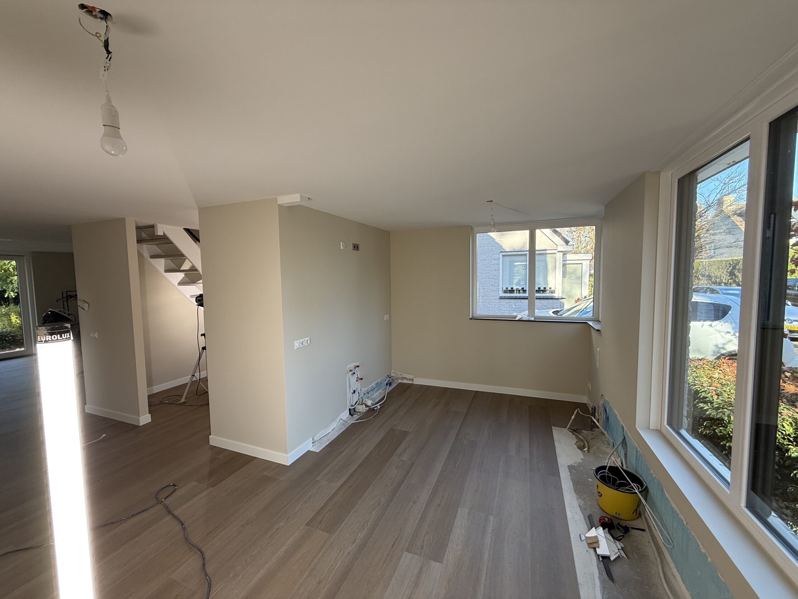 Strak Binnenwerk Afgerond: Van Perfect Stucwerk tot Professioneel Schilderresultaat!