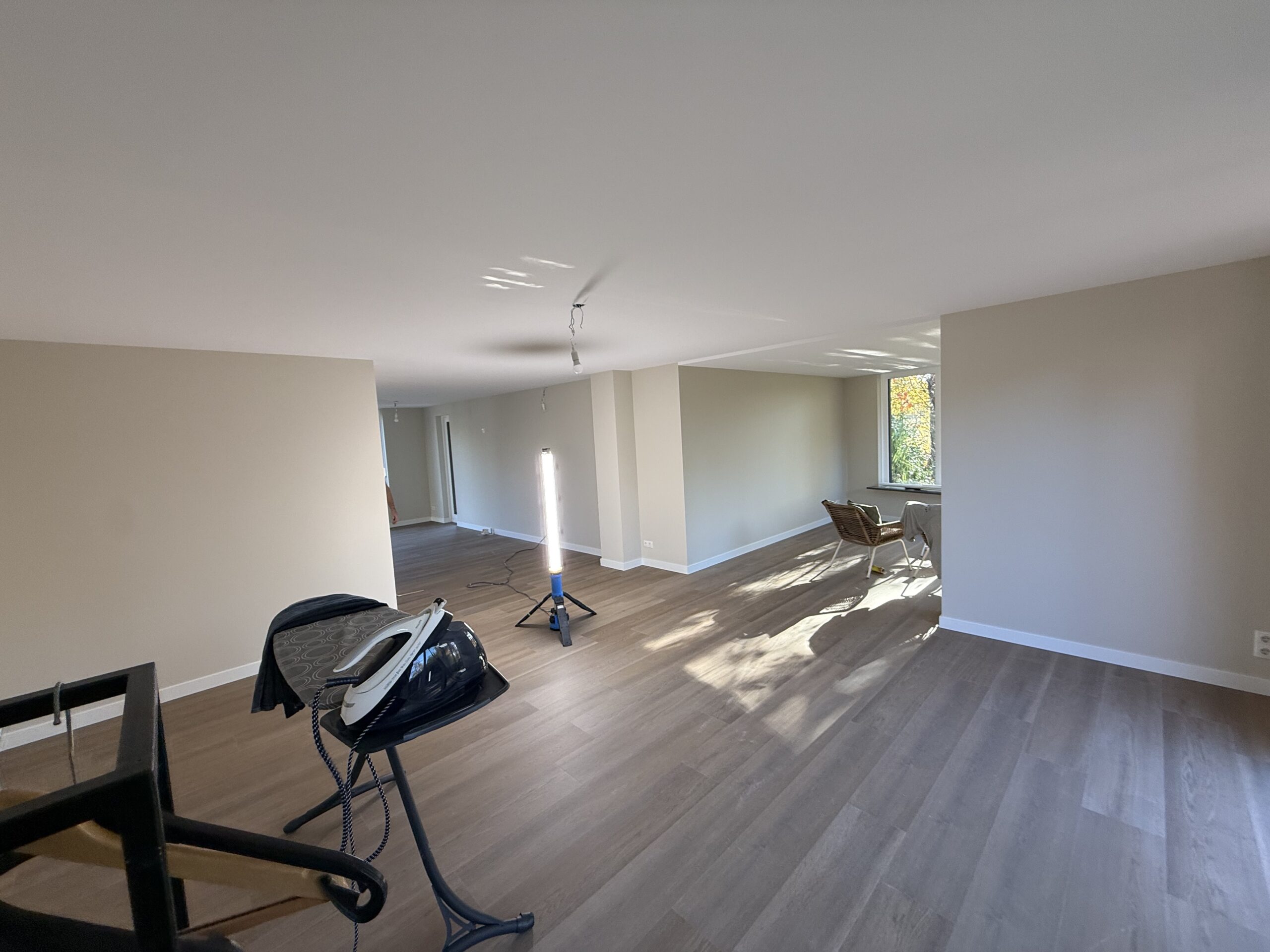 Strak Binnenwerk Afgerond: Van Perfect Stucwerk tot Professioneel Schilderresultaat!