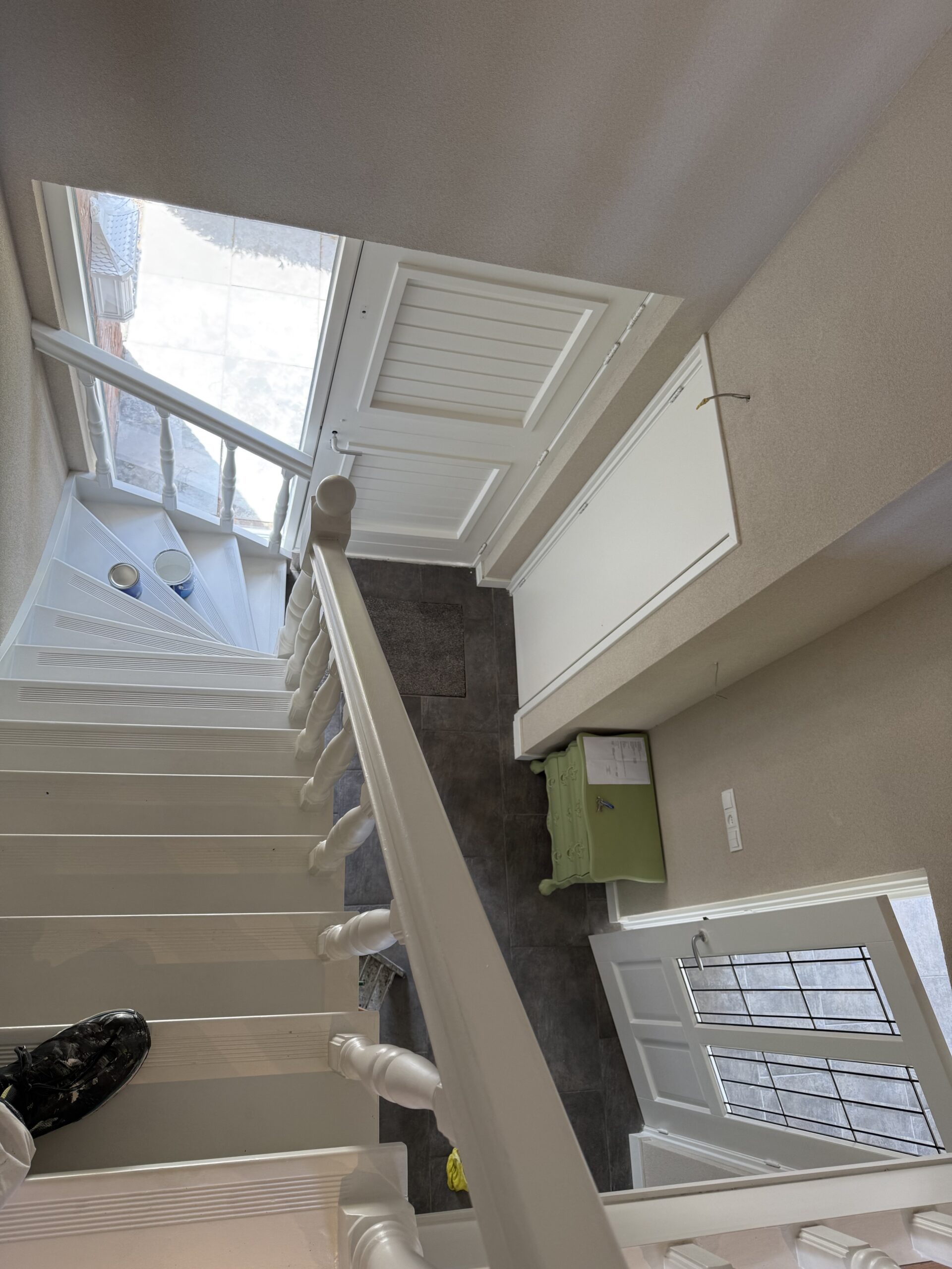 Metamorfose: Van Gedateerd Geel naar Modern Design