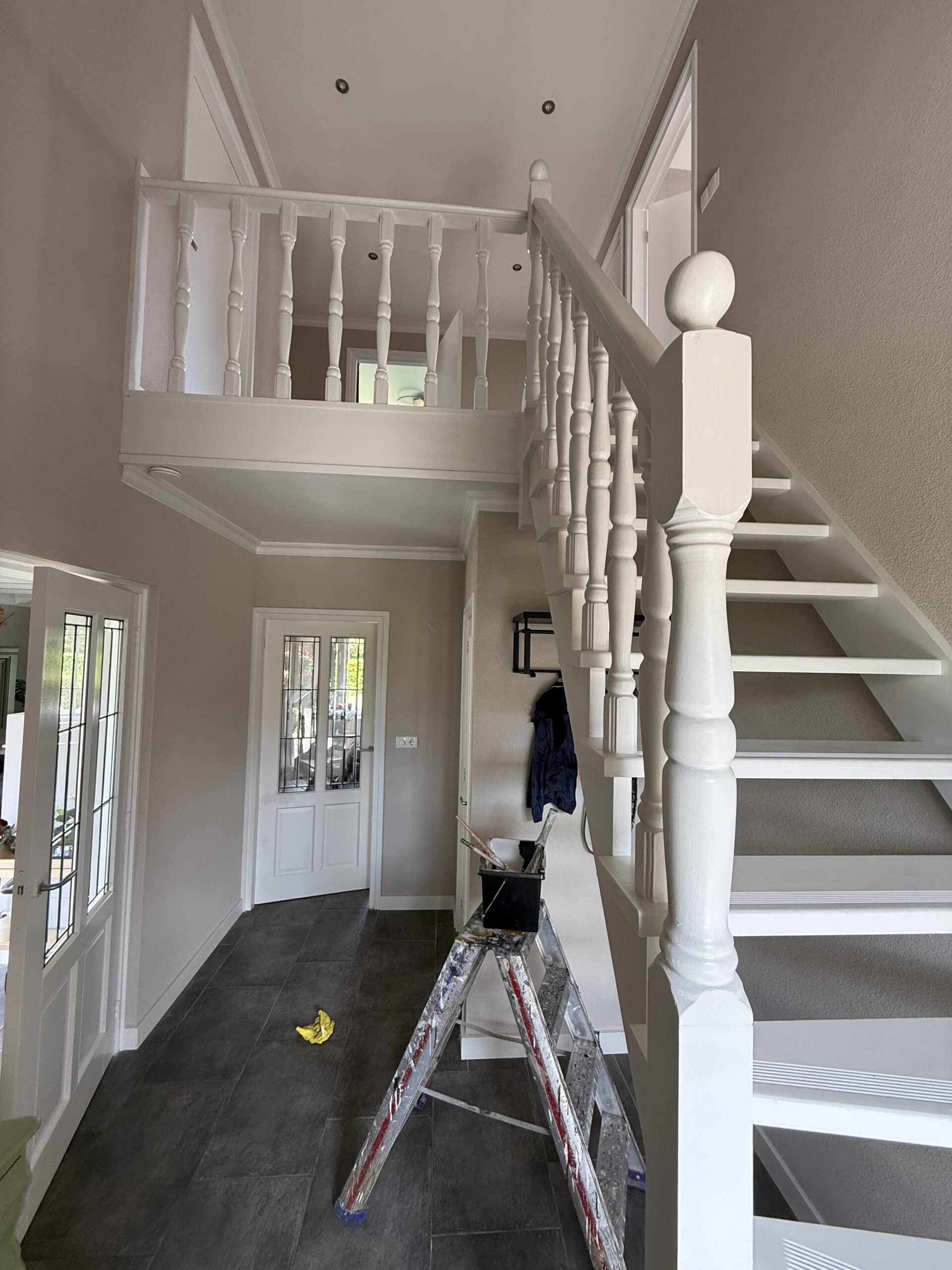 Metamorfose: Van Gedateerd Geel naar Modern Design