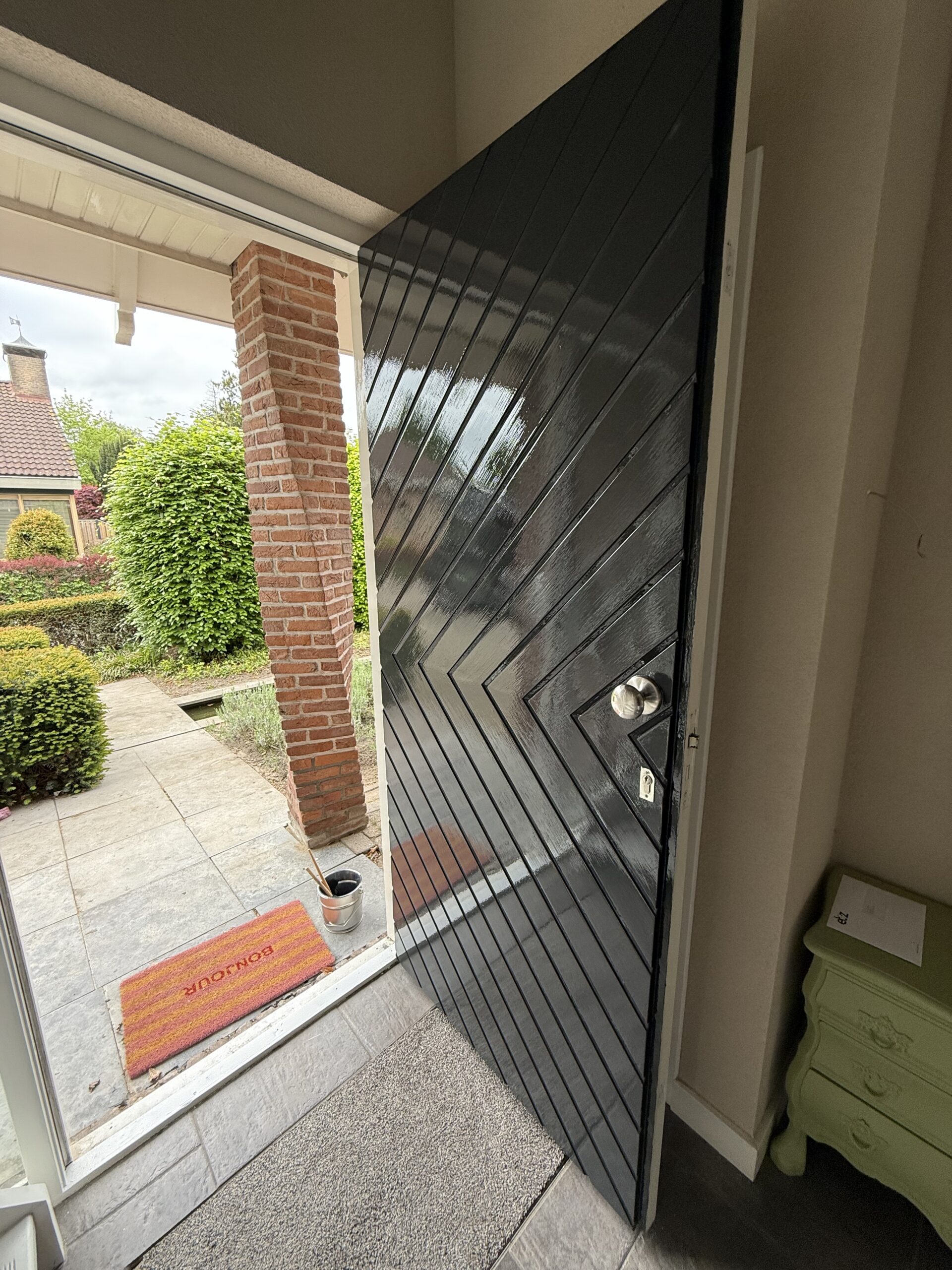 Metamorfose: Van Gedateerd Geel naar Modern Design